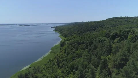 Drone filming of the Dnieper River with a steep slope along the shore 動画素材 312957005