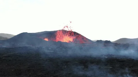 Drone Films Active Volcano Eruption in Iceland 2022 스톡 동영상 210233395