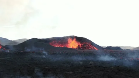 Drone Films Active Volcano Eruption in Iceland 2022 스톡 동영상 210234158