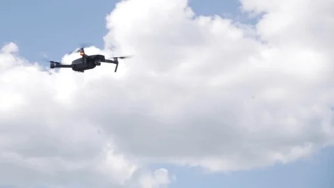 Drone flies in the air 库存影片 93899140