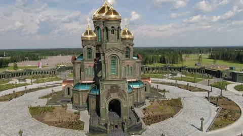 Drone flies away from cathedral front Video stock 321615608