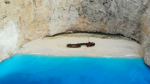 A drone flies back over Shipwreck Beach of Zakynthos Island on a sunny day 스톡 동영상 120116844