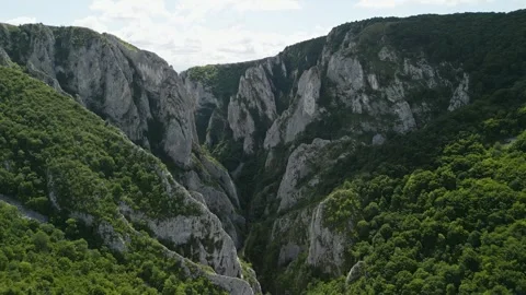 Drone Flies Back Over Turda Gorge, Romania 库存影片 332952460
