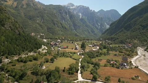 Drone Flies Forward Over Theth Village in Albanian Alps 库存影片 333461545