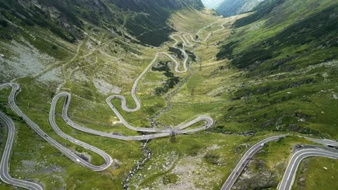 Drone Flies Forward Over Transfagarasan Road in Romania 库存影片 331303980