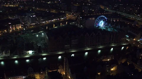 The drone flies high above Gda?sk. Video stock 107015185