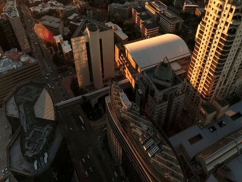 Drone flies high above Sandton City, Johannesburg at sunset Vídeo Stock 80722086