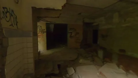 Drone flies inside an abandoned building Video stock 229529125