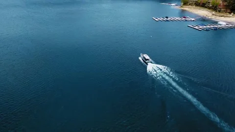 A drone flies over the boat sailing in the lake, aerial view of Lake Arrowhead Video stock 154972575