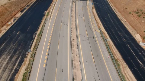 Drone flies over a high-speed track in sunny weather Vídeos de archivo 116204169