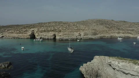 Drone flies over large group of people swim in the sea in crystal clear water 스톡 동영상 136669184