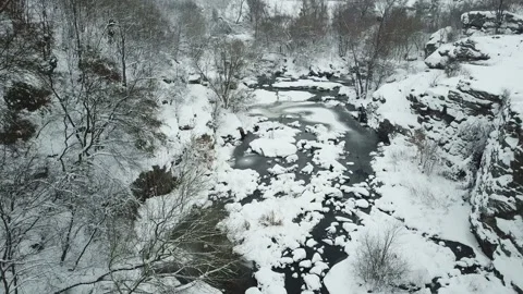 Drone flies over a mountain river in winter. Video stock 147627072
