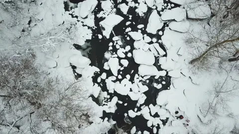 Drone flies over a mountain river in winter. Video stock 147627172