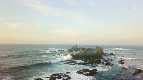 Drone flies over the ocean and rocks Vídeo Stock 81551998