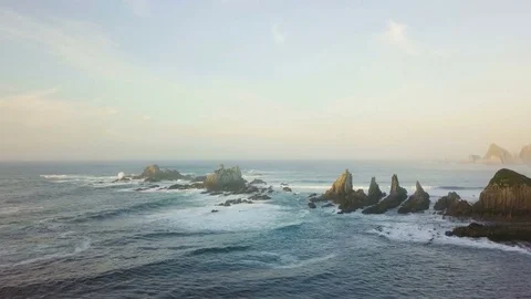 Drone flies over the ocean and rocks Vídeo Stock 81552438