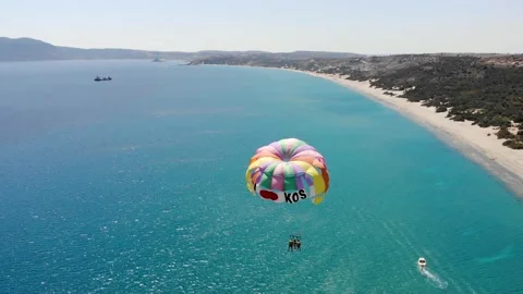 Drone flies over parasailing Stock Footage 155596906