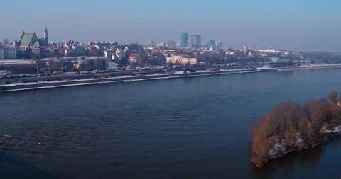 Drone flies over the Vistula from left to right. Stock Footage 112141799