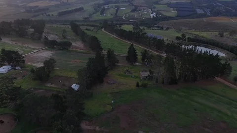 Drone flies through Hemel &amp; Aarde valley near Cape Town at sunset Video stock 93944514