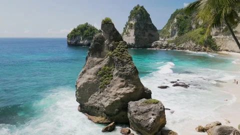 A drone flies through the palm trees on the exotic Diamand Beach on the island 스톡 동영상 237528459
