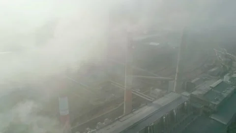 Drone flies through the thick smoke plumes. Aerial view of an industrial zone Video stock 153755109