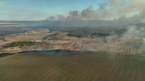 Drone Flight above of dangerous forest fire. Video stock 294074636