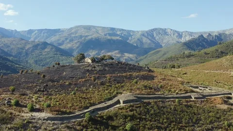 Drone flight and Parrallax effect visualizing the Oppidum Vettón from the 스톡 동영상 292852207