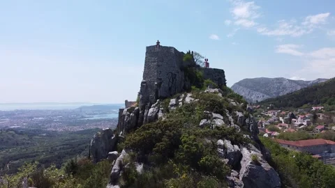 Drone flight ascending over Klis Fortress revealing Split city, Croatia Stock Footage 327274704