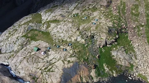 Drone Flight To Base Camp By Turquoise Lake. Kazakhstan, Sayram-Ugam Park Vidéo 332937059