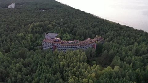 Drone flight captures abandoned building nestled among trees, by the sea Vídeos de archivo 235923033