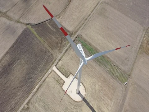 Drone Flight on cultivated land between the wind turbines Video stock 72557370