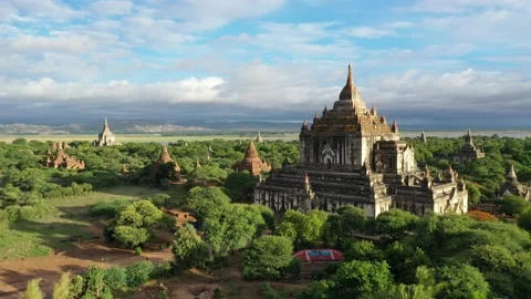 Drone Flight Dollying Backwards from Buddhist Temple Vídeo Stock 134582254