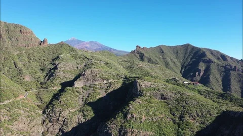 Drone flight in the mountains Video stock 100995027