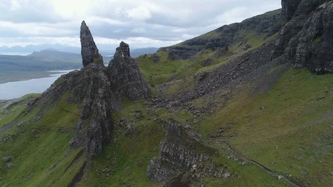 Drone flight Old Man of Storr and panoramic view of Skye island, Scotland Stock-Footage 98959793