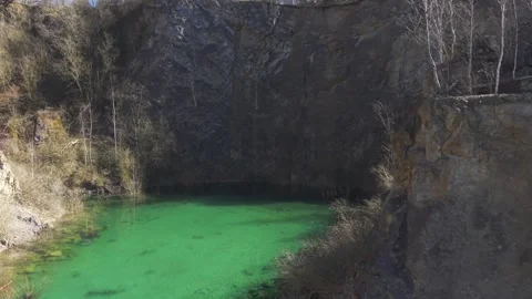 Drone flight over an abandoned quarry Vídeos de archivo 307044031