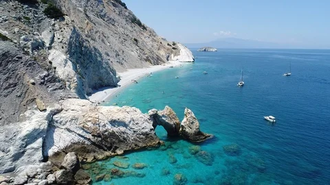 Drone flight over the beautiful beach Lalaria in Skiathos,Greece 스톡 동영상 104256445