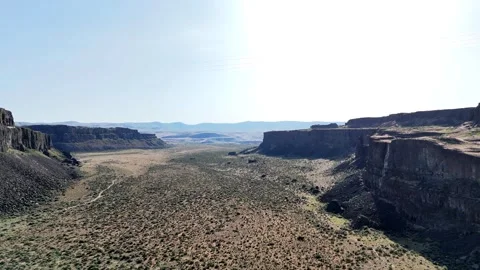 Drone Flight Over Canyon Cliffs – The Feathers, Eastern Washington 库存影片 315254117