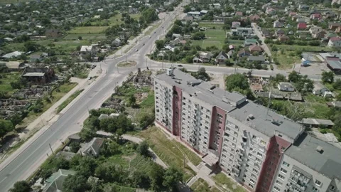 Drone flight over a destroyed residential building and adjacent broken houses Video stock 201245272