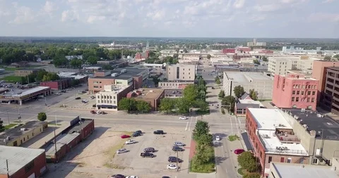 Drone Flight over Downtown Topeka Vidéo 115058525