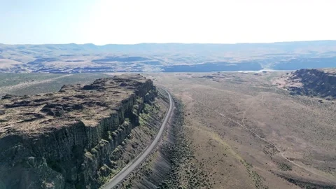 Drone Flight Over Empty Canyon Road – Eastern Washington 库存影片 315253934