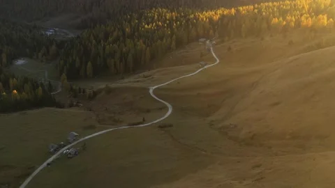 Drone flight over Fuchiade valley in Italian Dolomites countryside 스톡 동영상 167019747
