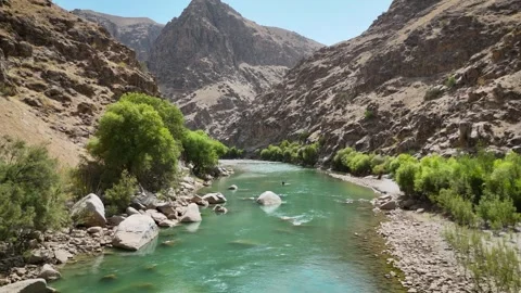 Drone Flight Over Ghorband River and Rocky Mountains Afghanistan Vidéo 320098213