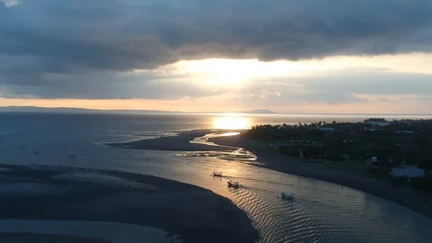 Drone flight over the harbor, where boats cross the path of sun glare at sunset 库存影片 129706654