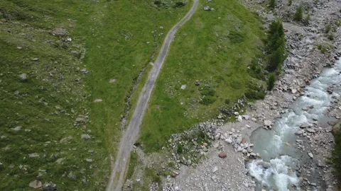 Drone flight over a hiking trail in the Austrian Alps 動画素材 337736908