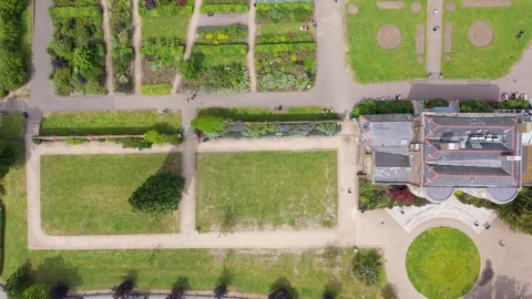 Drone flight over Lloyd Park and William Morris House, Walthamstow London on Vidéo 336413689