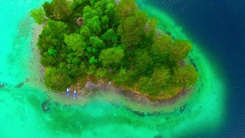 Drone flight over mountain lake Eibsee beneath Zugspitze peak. Stock Footage 84835601