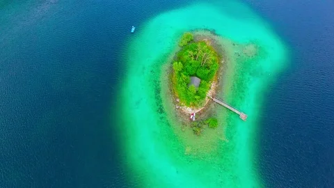Drone flight over mountain lake Eibsee beneath Zugspitze peak. Video stock 84837191