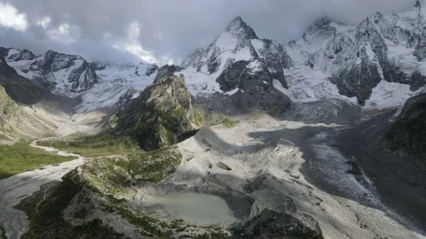 Drone flight over a mountain lake Video stock 160759520