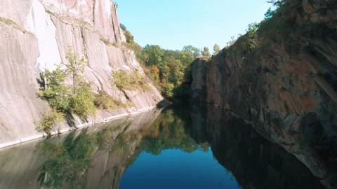 Drone Flight Over A Mountain Lake, A Hidden Lake in Prague, prokopské Vídeo Stock 213499245