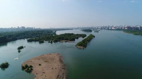 Drone flight over the river. beautiful small islands 库存影片 78476743