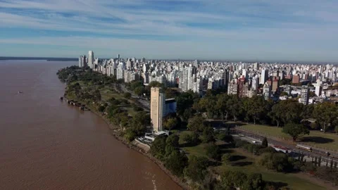 Drone flight over the river parana with a view of the huge city of rosario Video stock 189151411